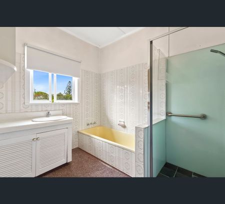 121 Queenscroft Street, Chelmer, Qld 4068 - Photo 2