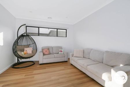 STYLISH FAMILY LIVING WITH SPACE TO SPARE! - Photo 4