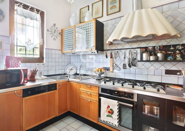 Via Scassicarli, 30, Forte dei Marmi, Tuscany 55042