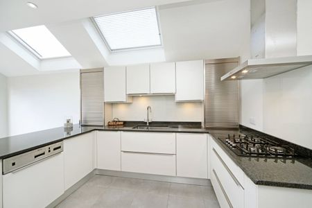 4 bedroom terraced house to rent - Photo 3