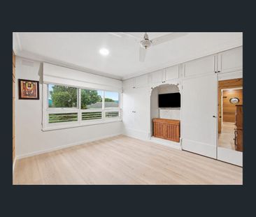 Spacious Family Home with Big Backyard in Wantirna South - Photo 2
