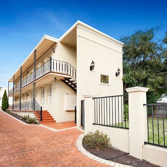 3/10 Violet Street, Essendon VIC 3040 - Photo 1