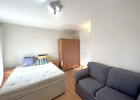 6 bedroom terraced house to rent - Photo 3