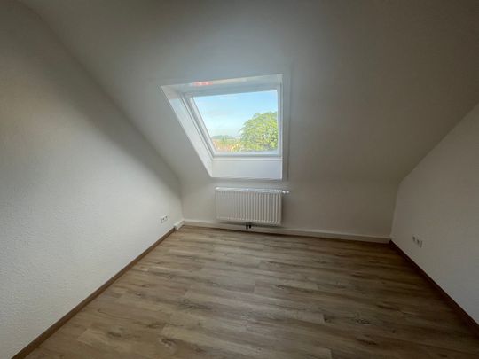 **TOP**3 Zimmer DG Wohnung teilweise mit Schrägen! - Photo 1