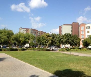 POOL VIEW || SPACIOUS || NEAR METRO STATION - Photo 2