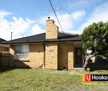 THREE BEDROOM HOUSE - Photo 3