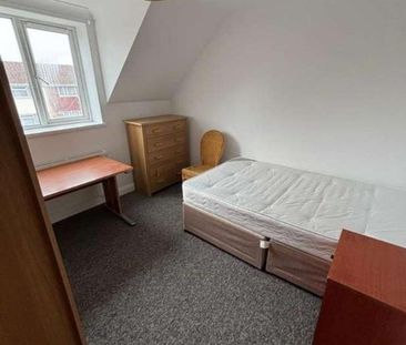 Hartmoor Gardens, Ensbury Park, Bournemouth, BH10 - Photo 5