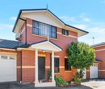 Beautiful Two Bedroom Town House - Photo 1