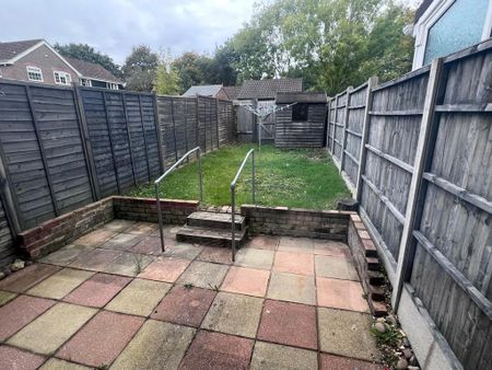 2 bedroom terraced house to rent - Photo 3