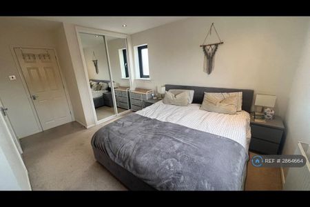 4 bedroom detached house to rent - Photo 5