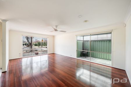 Immaculate Family Home! - Photo 4