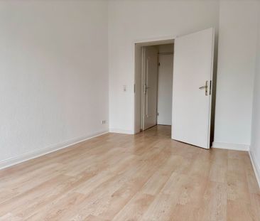 3-Zimmer-Erdgeschosswohnung mit EBK - Foto 1