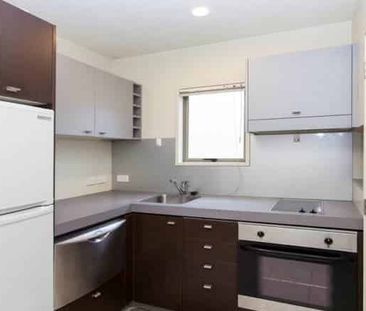 Tidy Apartment Living in Three Kings - Photo 5