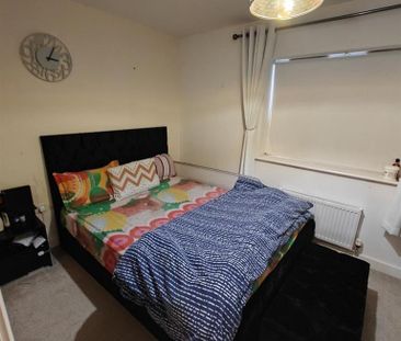 3 bedroom end of terrace house to rent - Photo 4