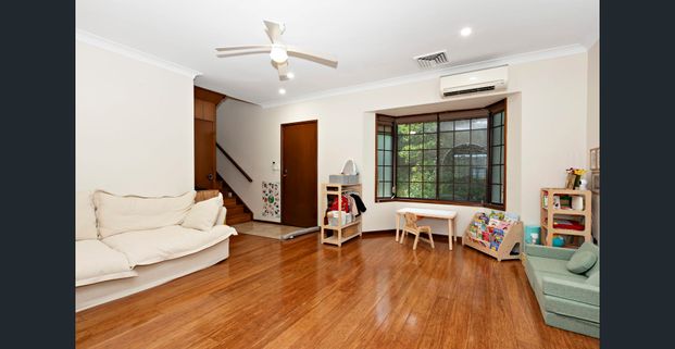 Modern Spacious 3 Bedroom Townhouse - Photo 1