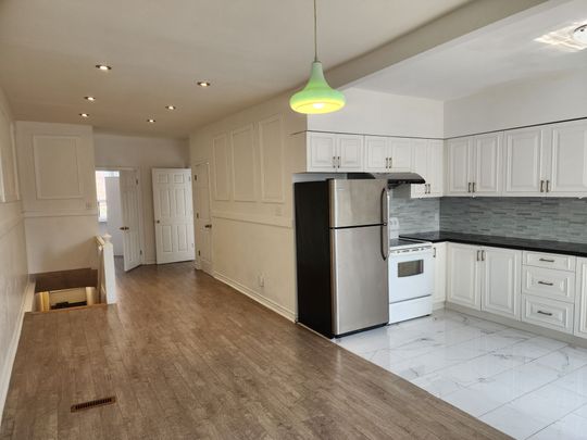 For Lease - 1075 Gerrard Street Unit# Upper floor, Toronto, Ontario - Photo 1