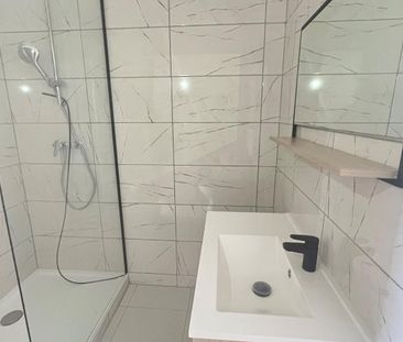 Location Appartement 1 pièce 30m² MARIGNANE 13700 - Photo 2