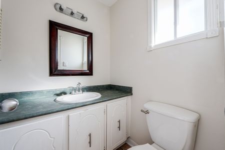 For Lease - 586 Creekview Circle, Pickering, Ontario - Photo 2