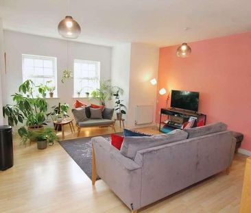 Florey Gardens, Aylesbury, HP20 - Photo 1