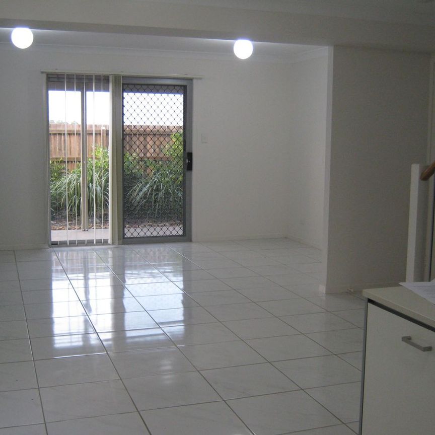 3 BEDROOM TOWNHOUSE FOR RENT - Photo 1