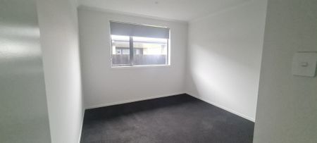 Modern & Stylish Home in Lockerbie Estate - Photo 2