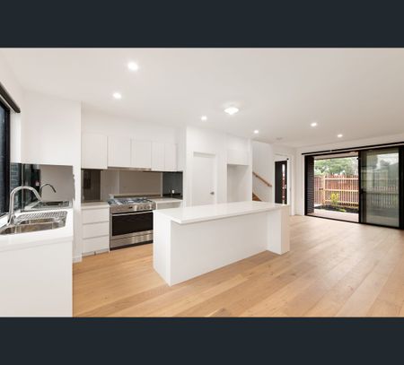 39C Latrobe Street, Cheltenham, Vic 3192 - Photo 2