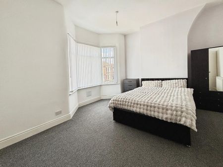 4 bedroom terraced house to rent - Photo 4