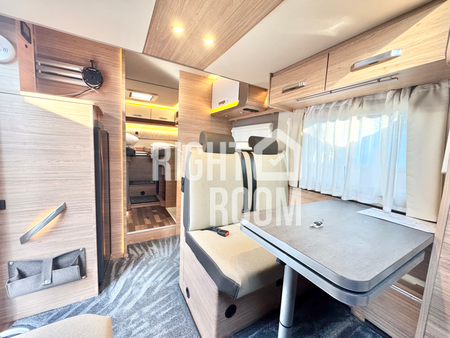 Luxury Motorhome, Cummings Hall Lane, Noak Hill, Romford - Photo 2