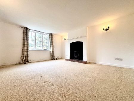 Chapel Street, Stratford-upon-Avon, CV37 - Photo 2