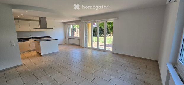 4.5 Zimmer EG Wohnung mit Terrasse, Einstellhallenplatz und zusätzlichen Hobbyraum - Foto 1