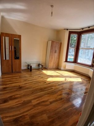 3 Bed Semi-Detached House, Perth Road, E13 - Photo 1