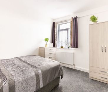 39 Park Road, Rugby - Photo 3