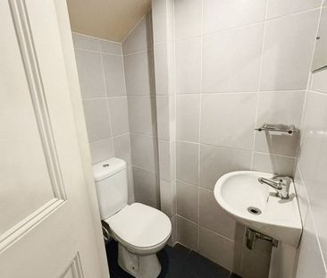 Room in a Shared House, With Garden And Jacuzzi, SW18 - Photo 5