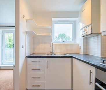 2 bed Flat for rent - Photo 6