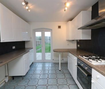 3 bedroom semi-detached house to rent - Photo 3