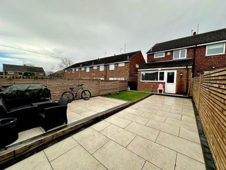 White Laithe Road, Leeds - Photo 3