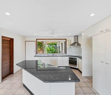 Elevated level living with breathtaking views - Photo 4