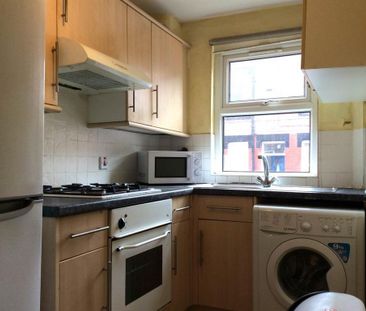 1 bedroom in a flat share to rent - Photo 6