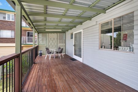 381 Cornwall St, Greenslopes - Photo 3