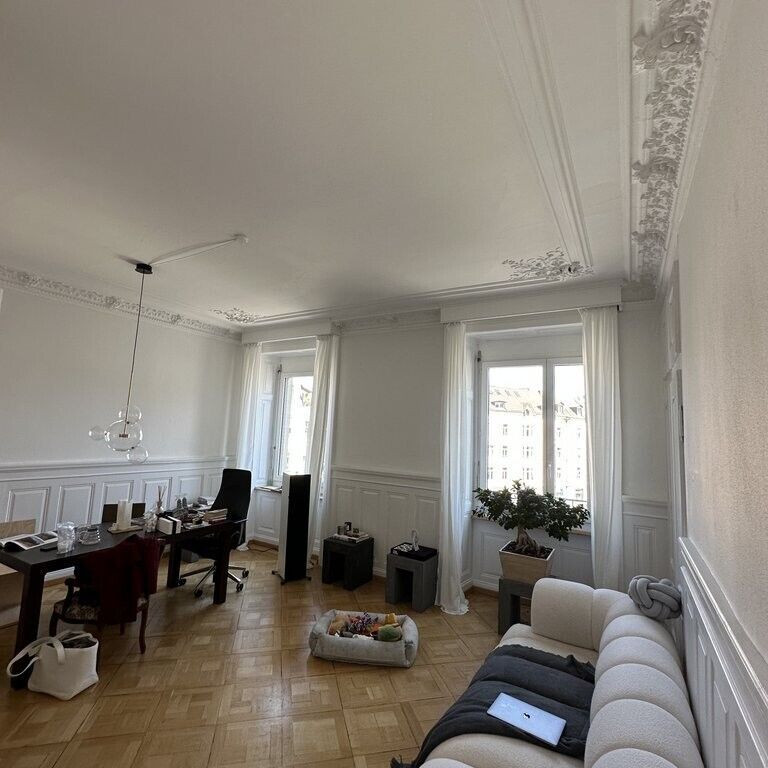 Helle Altbauwohnung mit Dachterasse - Photo 1