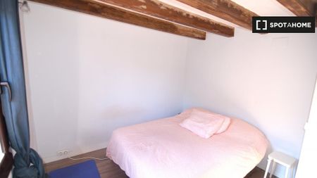 barcelona, Catalonia 08015 - Photo 2