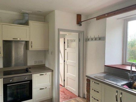 2 bedroom semi-detached house to rent - Photo 5