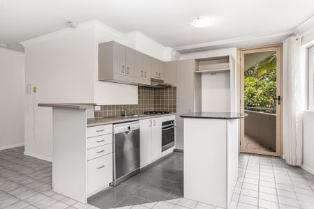 Freshly Updated Apartment with Leafy Views in Newstead - Photo 5