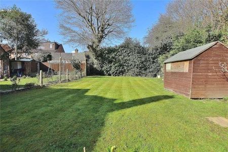 Knaphill, Woking, GU21 - Photo 2