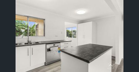 Lovely three Bedroom family home - Photo 4