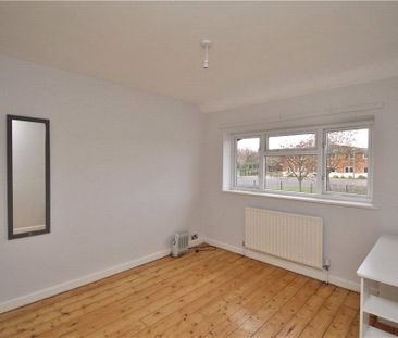 Larch Avenue, Guildford, Surrey, GU1 1JY - Photo 2