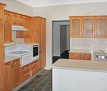 Home For Rent - Photo 5