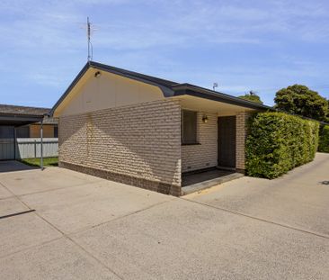 Low Maintenance One Bedroom Unit - Photo 1