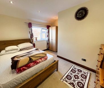 4 bedroom semi-detached house to rent - Photo 5