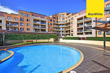 SPACIOUS TWO BEDROOM APARTMENT IN ULTRA CONVENIENT LOCATION - Photo 4